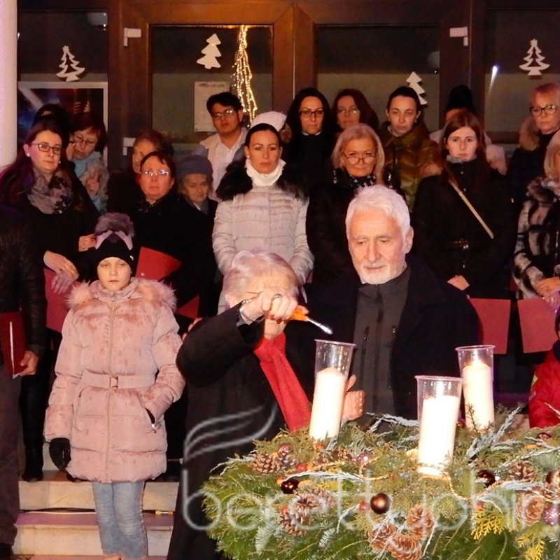 Fellobbant a szeretet lángja is 28